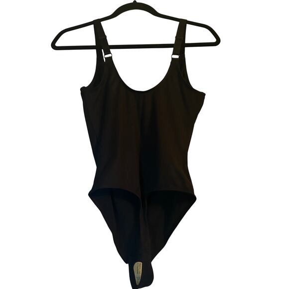 NWOT Black Tank Style Bodysuit Thong Adjustable Straps Shapewear Size Medium - Picture 2 of 6